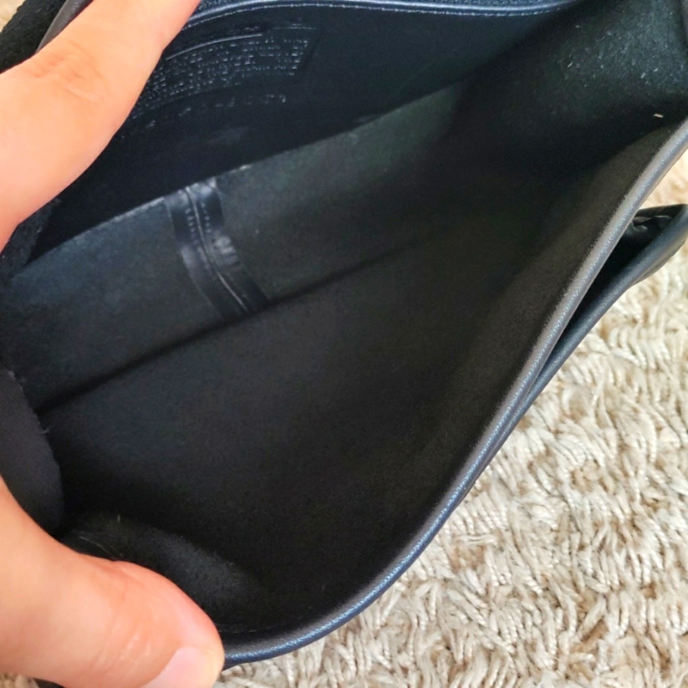 Classic Black Leather Shoulder Bag with Gold Hardware - Picture 6 of 13